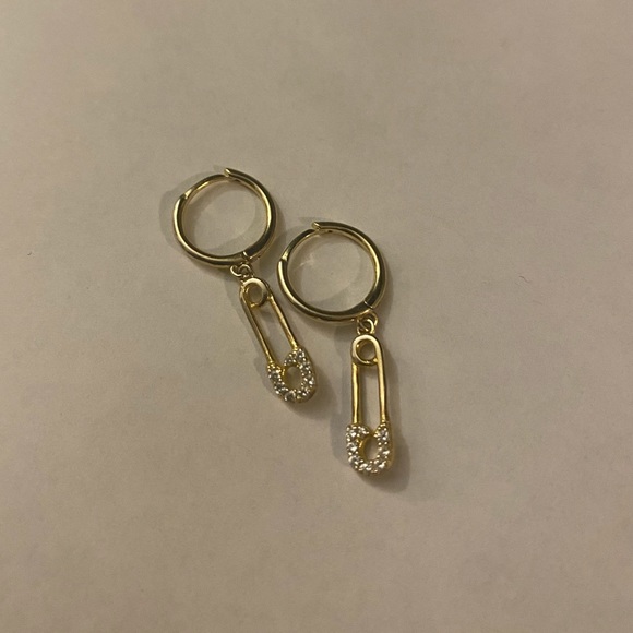 Adinas Small safety pin hoops 🧷 - Picture 2 of 2